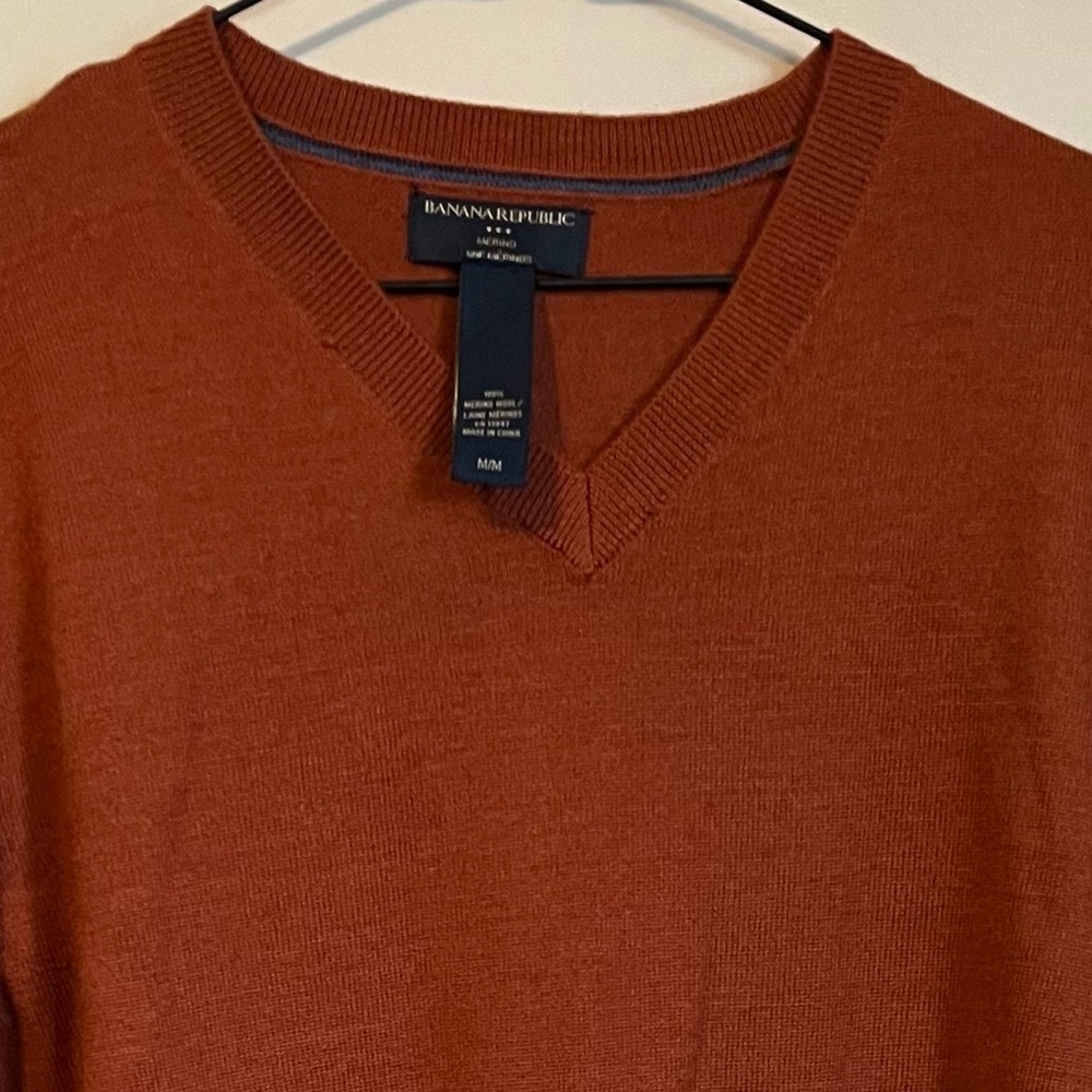 Banana Republic Men’s Medium Merino Wool V-neck Sweater - Picture 2 of 5
